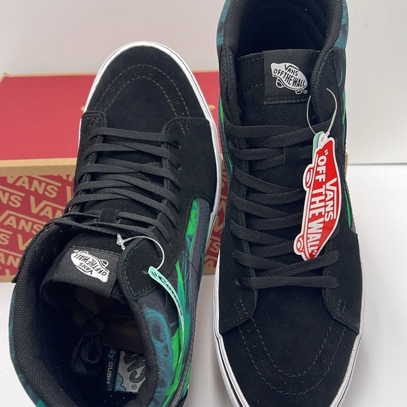 Vans Men’s Comfycush Sk8-After Dark Black/Green
VN0A7TNOYJ7
Sneakers - Picture 12 of 16